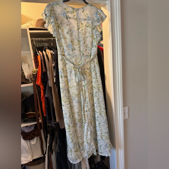 Floral V-Neck Maxi Dress - Picture 2 of 4